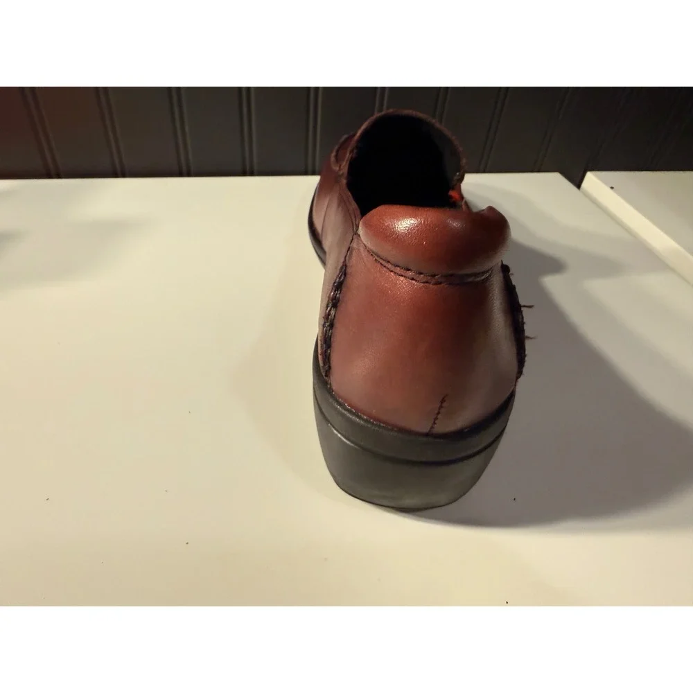 Clark's burgundy  women' platform shoes
